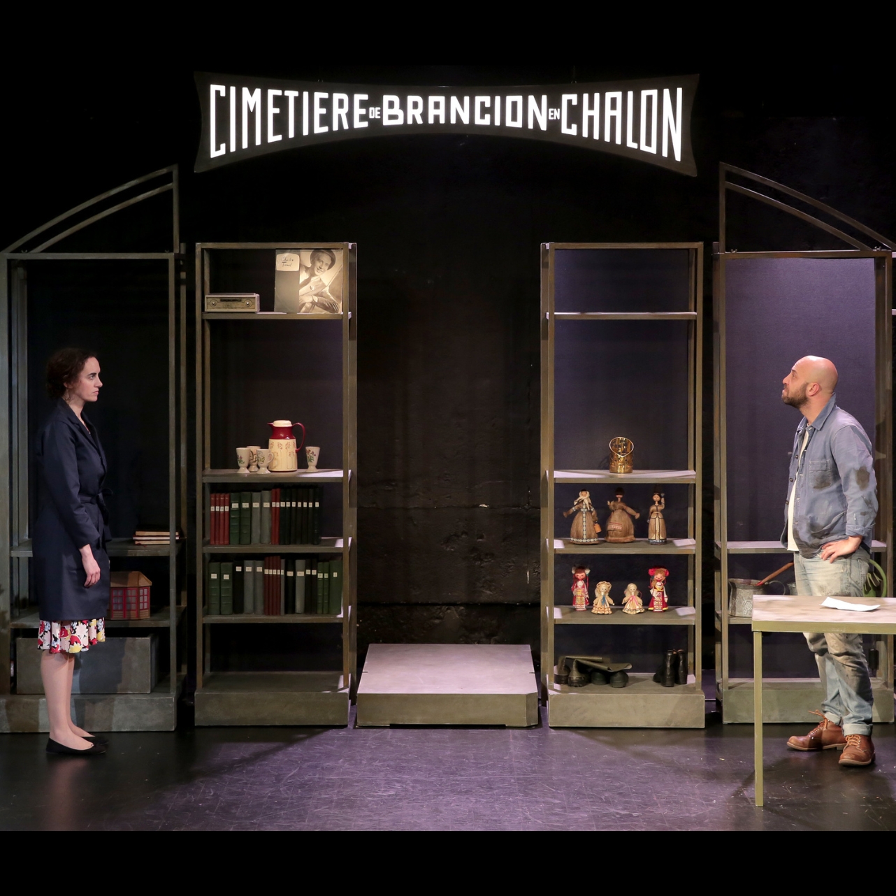 Changer l’eau des fleurs