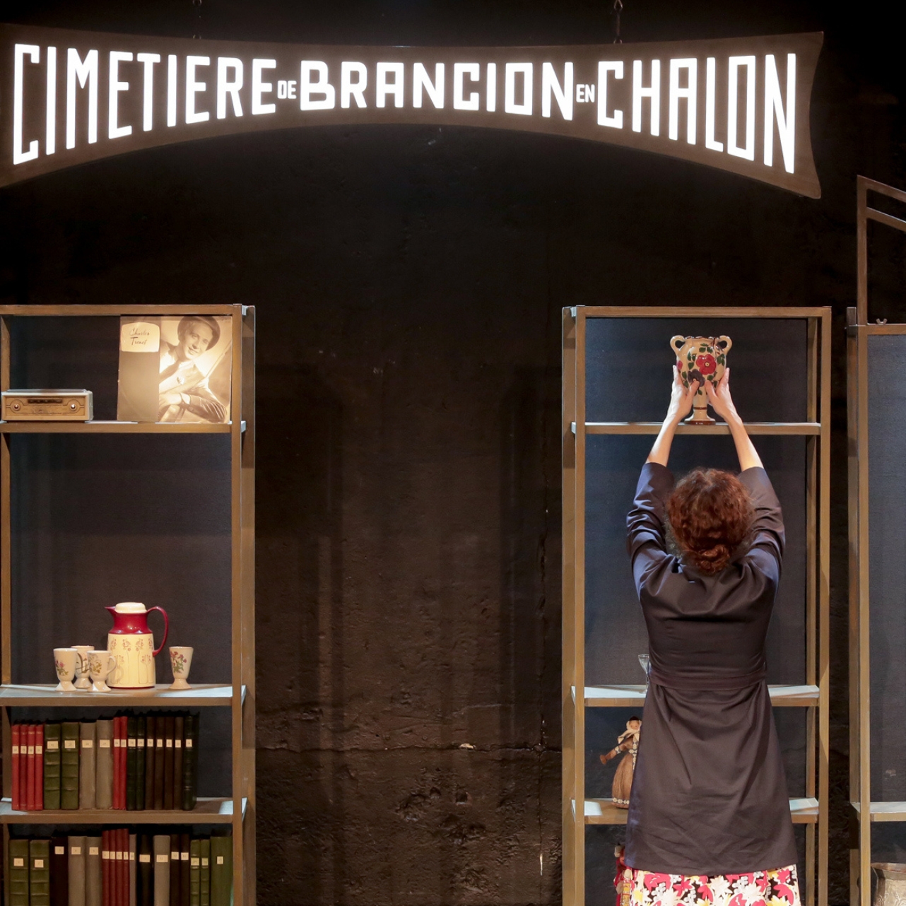 Changer l’eau des fleurs