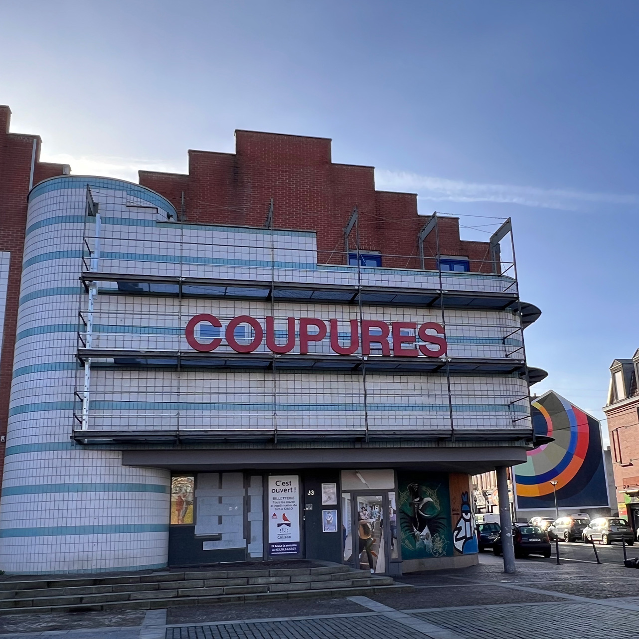 La façade Coupures au Colisée de Roubaix près de Lille.jpg