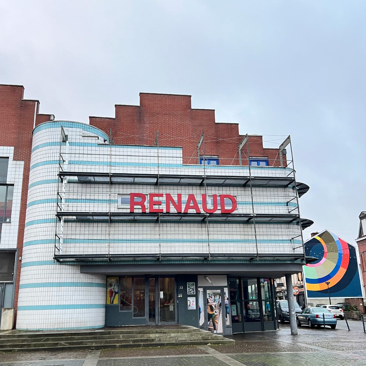 Renaud sur la façade du Colisée Roubaix près de Lille.jpg