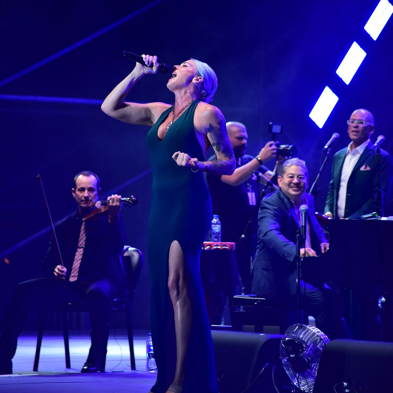 Pink Martini au Colisée de Roubaix près de Lille (3).jpg