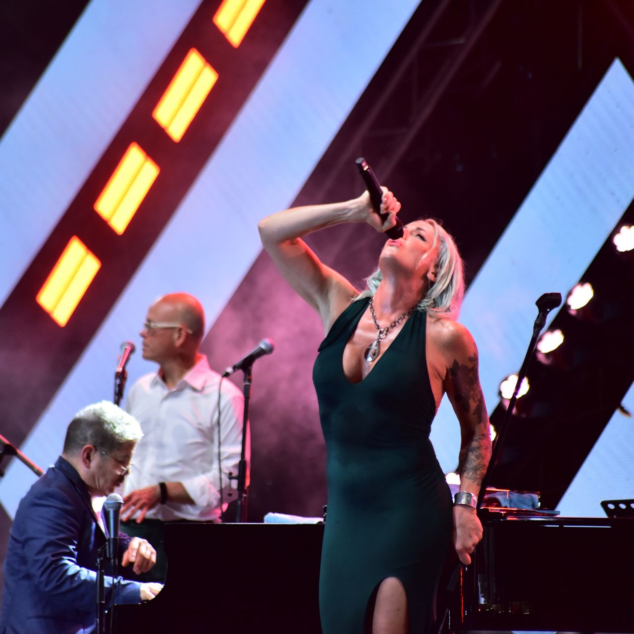 Pink Martini au Colisée de Roubaix près de Lille (4).jpg